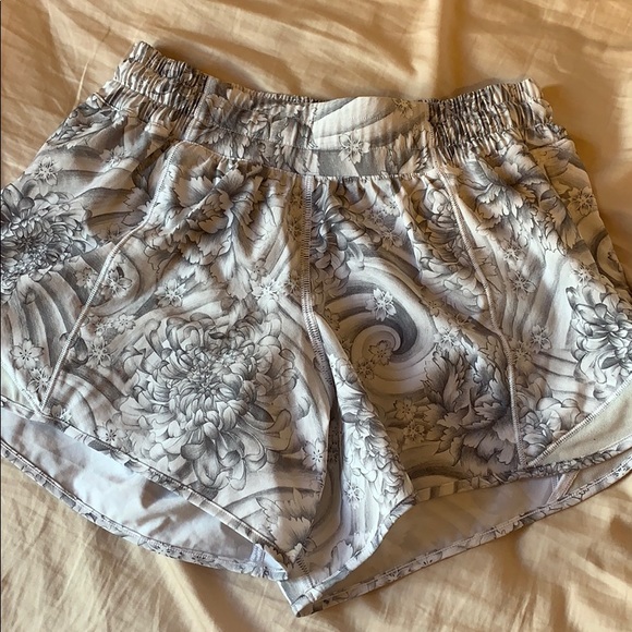 lululemon athletica Pants - Lululemon Hotty Hot short tall size 4